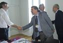 Donostian ospatu den  nazioarteko konferentzian parte hartu duenetako bat dugu Aizarnar hau, nahiz eta  bakea lortzeko  egiten ari den lanak nahiko eztabaida sortu bere alderdian. Denborak erakutsiko du ahalegin hauek zuzenak izan diren edo ez.Argazkian Aizarnakoa eta  Gerry Adams eskua ematen. (Gara egunkaritik kopiatuta.)